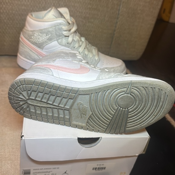 Air Jordan 1 mid SE - Picture 3 of 3